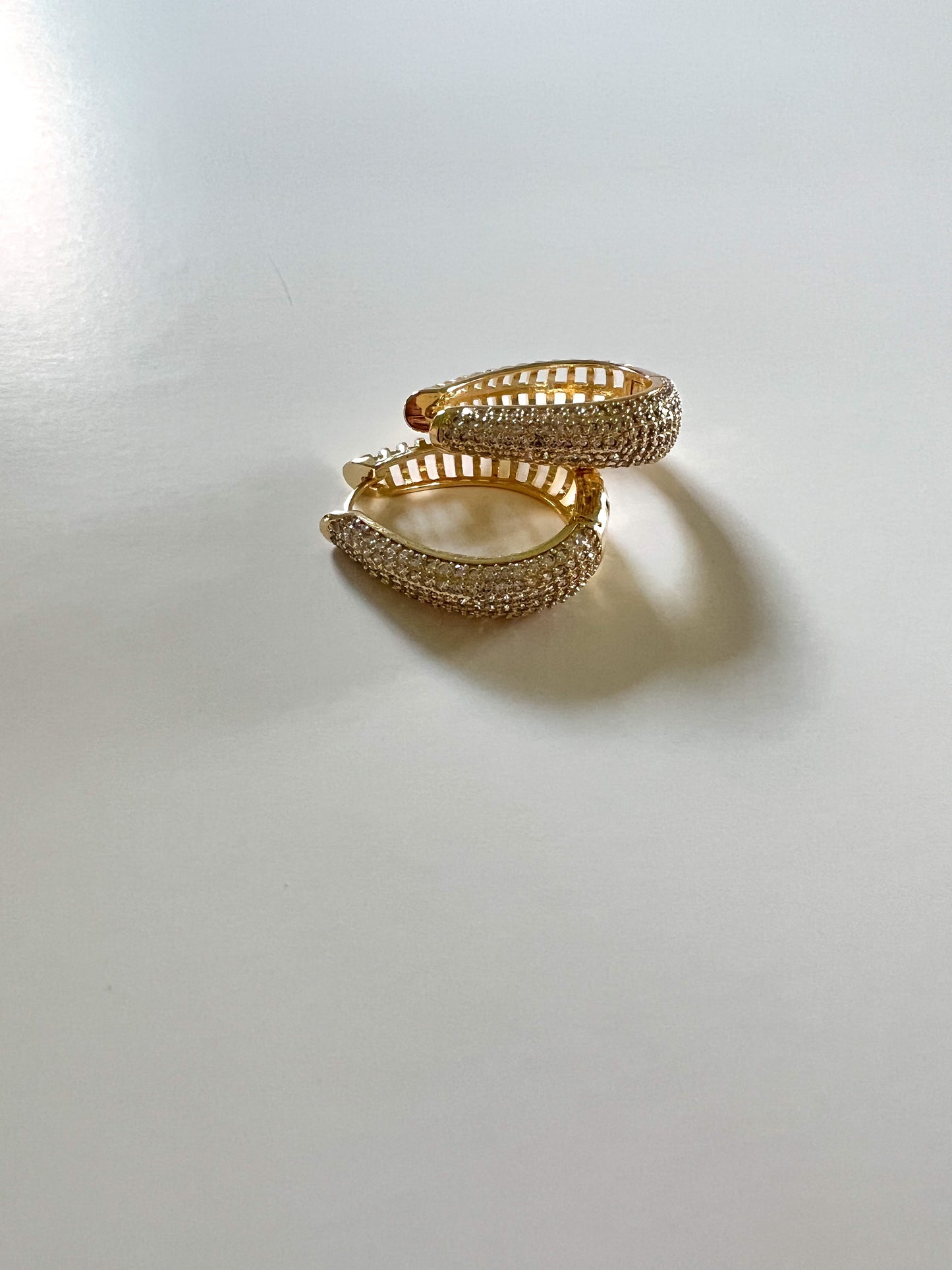 Pavè Oval Hoops