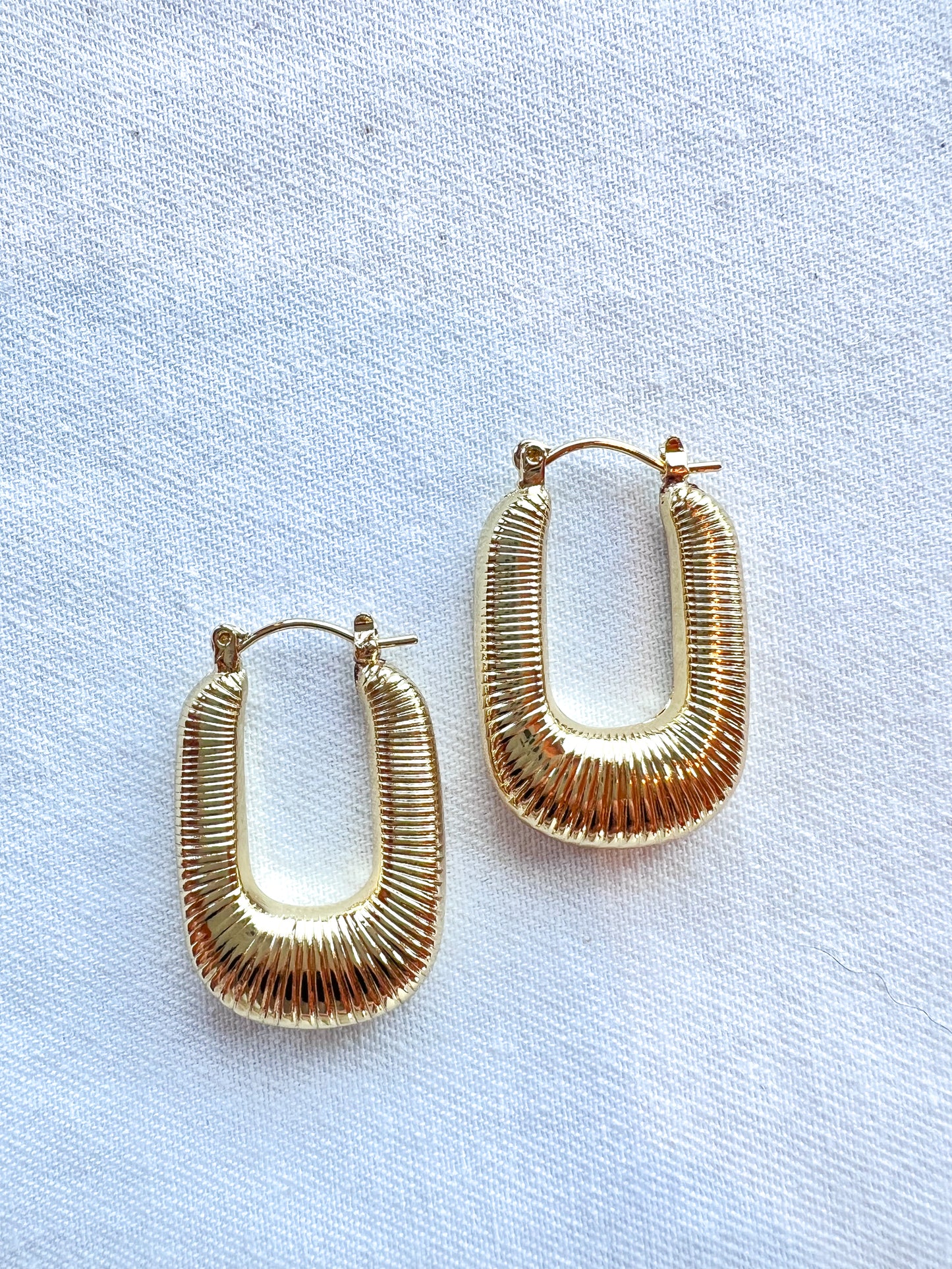 Ribbed Elongated Hoop
