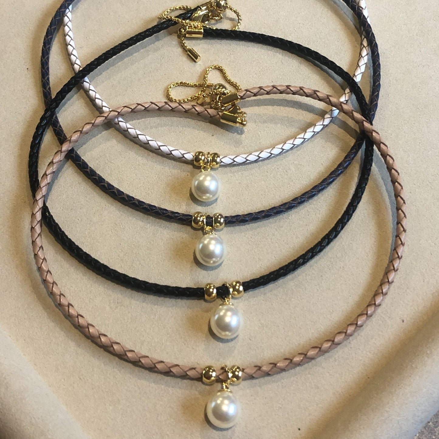 Single Pearl Choker